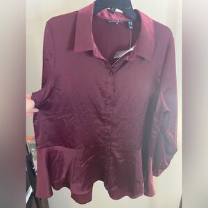 Isaac Mizrahi burgundy Button Down Peplum Top